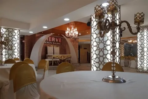 Merve Deluxe Düğün Salonu giriş sahnesi ve masa düzeni
